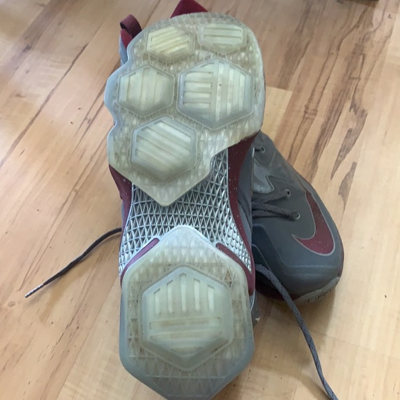 Lebron 13 Akronite - Picture 2 of 3